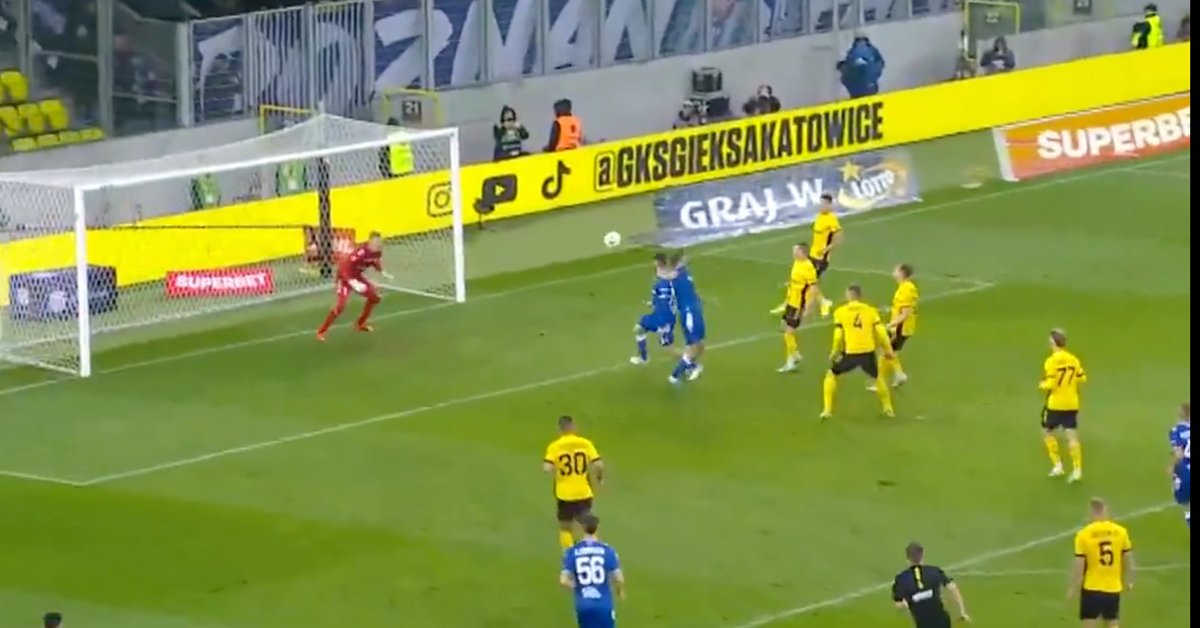 Rezerwowy uratował Lecha. To mógł być gol na wagę tytułu. Zobacz