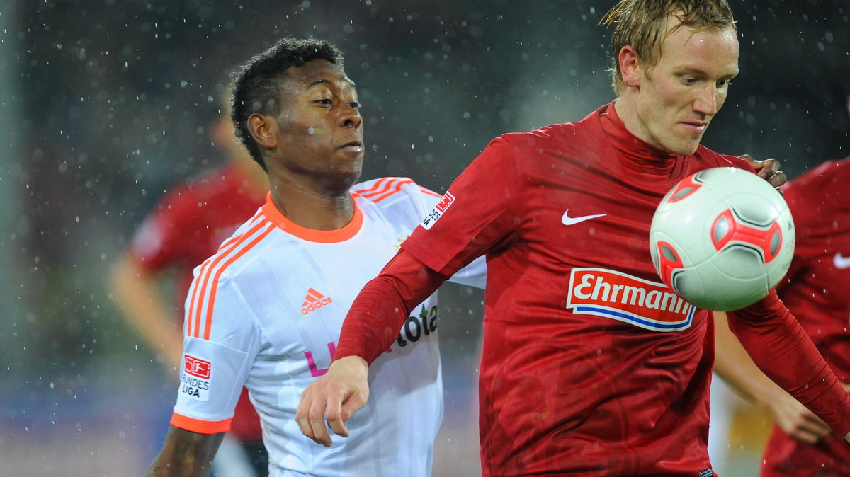 SC Freiburg - Bayern Monachium: David Alaba (L)