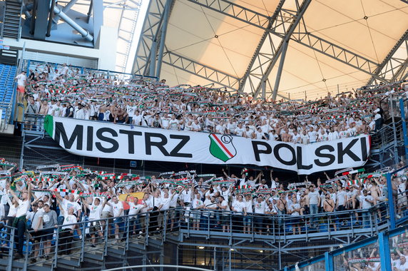 18520336 - PIŁKA NOŻNA EKSTRAKLASA LECH POZNAŃ LEGIA WARSZAWA (Sektor kibiców Legii)