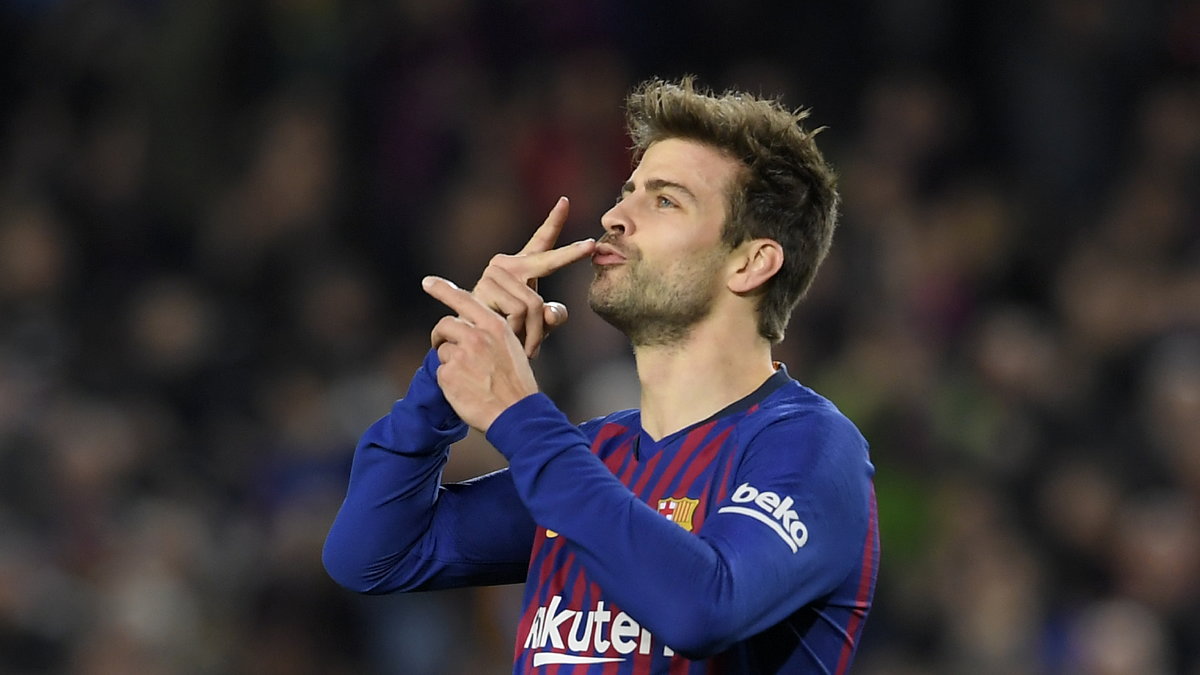 Gerard Pique celebrujący gola dla Barcelony