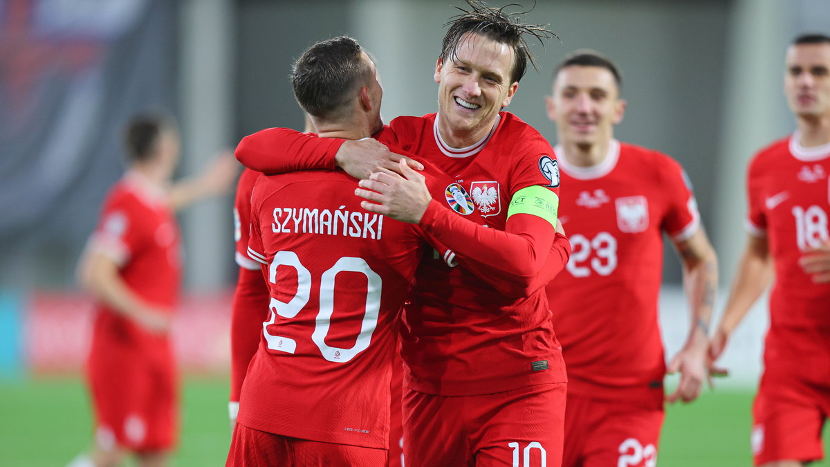 Piotr Zieliński i Sebastian Szymański po golu na 1-0