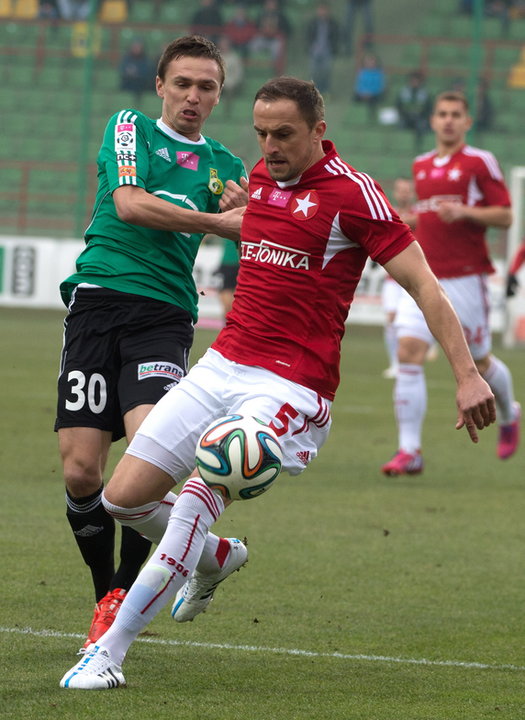 PIŁKA NOŻNA LIGA POLSKA PGE GKS BEŁCHATÓW WISŁA KRAKÓW (Kamil Wacławczyk Dariusz Dudka )