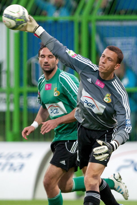 PIŁKA NOŻNA LIGA POLSKA PGE GKS BEŁCHATÓW LECH POZNAŃ