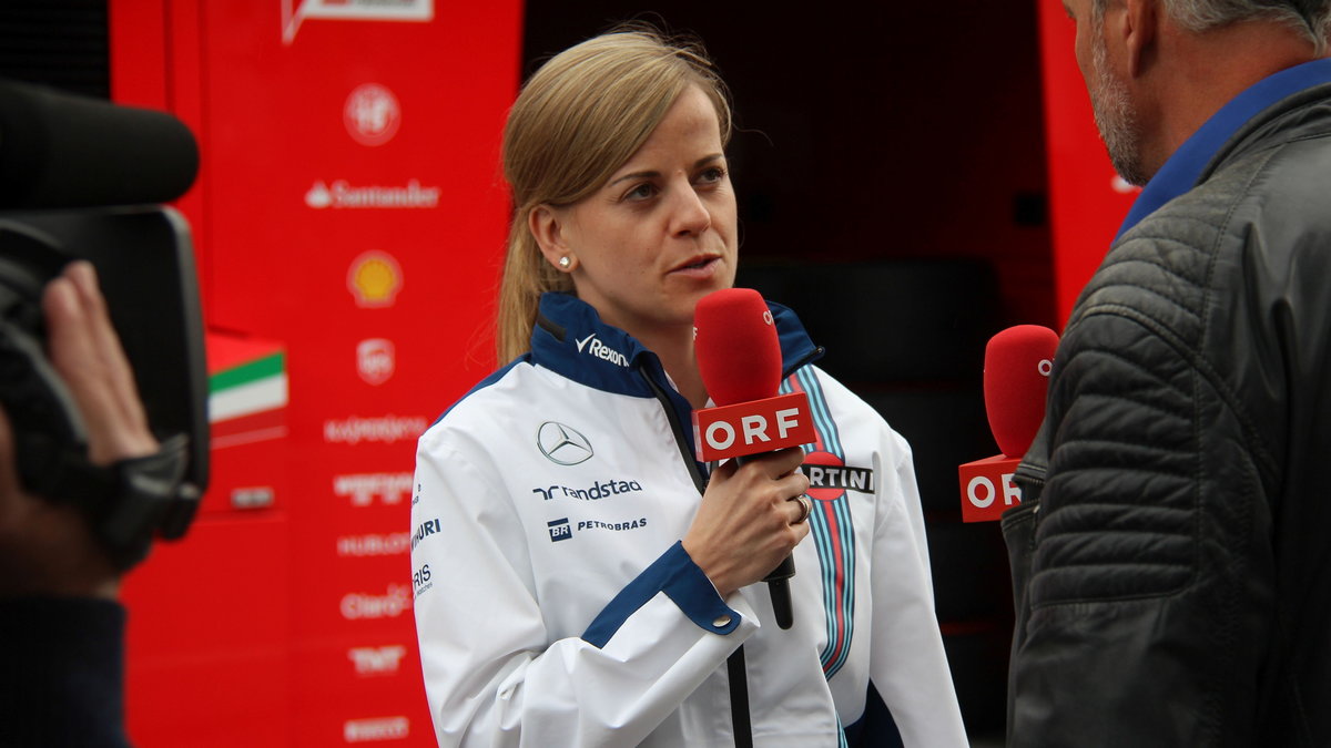 Szybka, inteligentna, dowcipna i atrakcyjna. Susie Wolff byłaby wielkim urozmaiceniem w stawce Formuły 1, ale... Jej zdaniem nie była wystarczająco szybka, fot. www.facebook.com/cezarygutowskiofficial