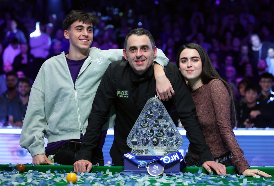 Ronnie O'Sullivan po triumfie w Masters 2024 z synem i córką
