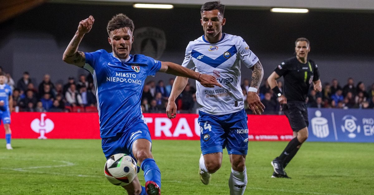 Remis na zapleczu Ekstraklasy. Aż dziewięć żółtych kartek!