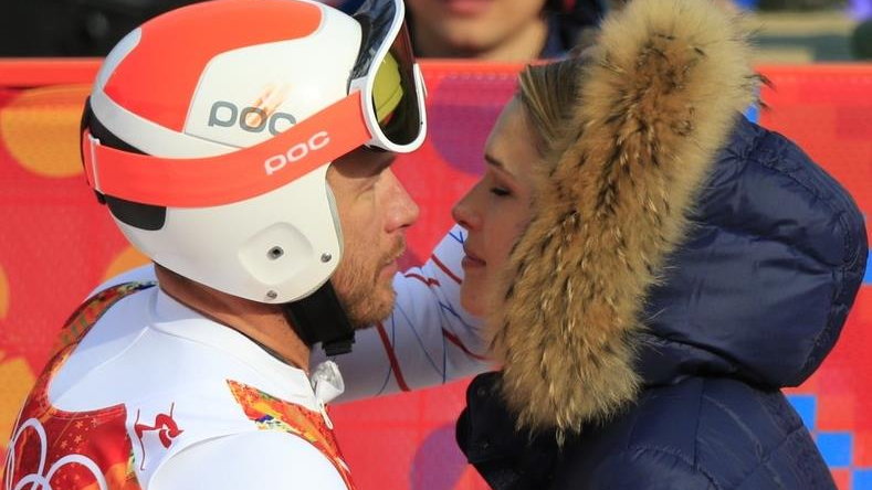 Bode Miller pocieszany przez żonę na mecie