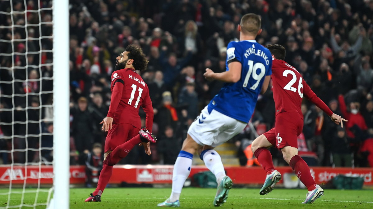 Mohamed Salah celebrujący trafienie przeciwko Evertonowi