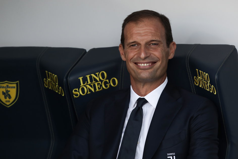 Massimiliano Allegri jest jednym z kandydatów do zastąpienia Hansiego Flicka, jednak szkoleniowiec pozostaje również w stałym kontakcie z władzami Juventusu i wobec zwolnienia Andrei Pirlo zdecyduje się na powrót do Turynu.