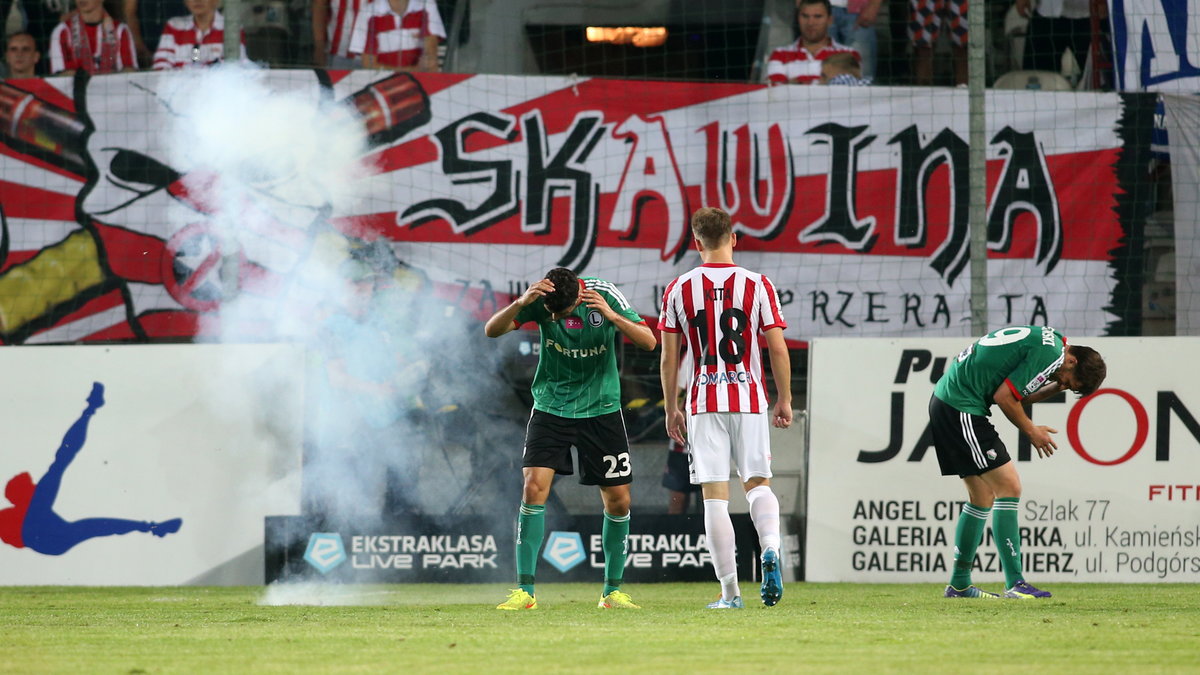 Cracovia Legia Skandal Podczas Meczu Ostra Reakcja Przewodniczącego Komisji Ligi Przegląd 