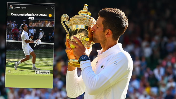 Novak Djoković z trofeum tegorocznego Wimbledonu