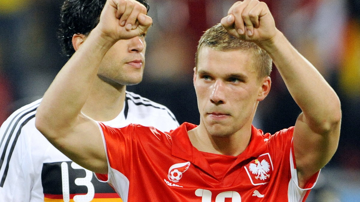 Lukas Podolski w koszulce reprezentacji Polski po meczu na mistrzostwach Europy 2008