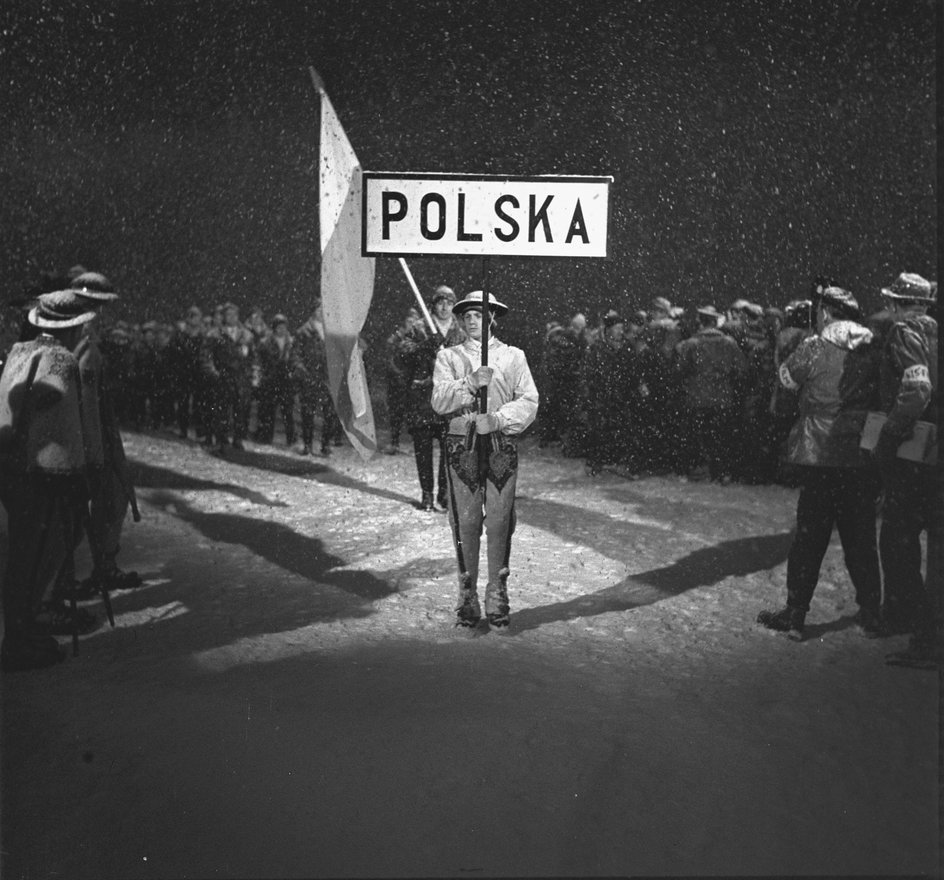 Polska ekipa w czasie ceremonii otwarcia Narciarskich Mistrzostw Świata w 1962 roku w Zakopanem