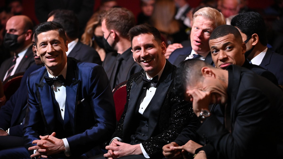 Gala Złotej Piłki w Paryżu, 29 listopada 2021 r. Od lewej: Robert Lewandowski, Lionel Messi i Kylian Mbappe