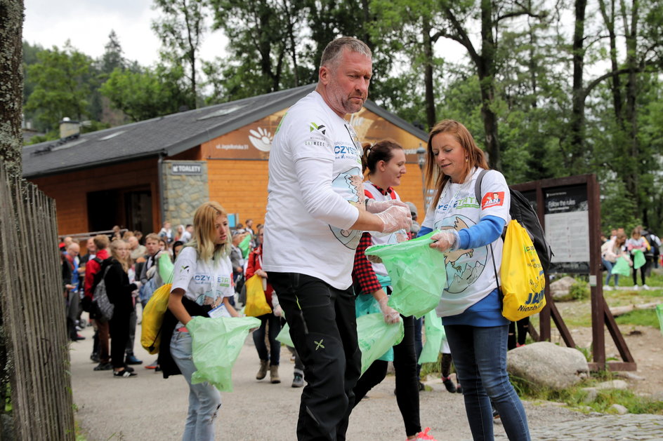 Rafał Sonik podczas dorocznej akcji Czyste Tatry (2018 r.)