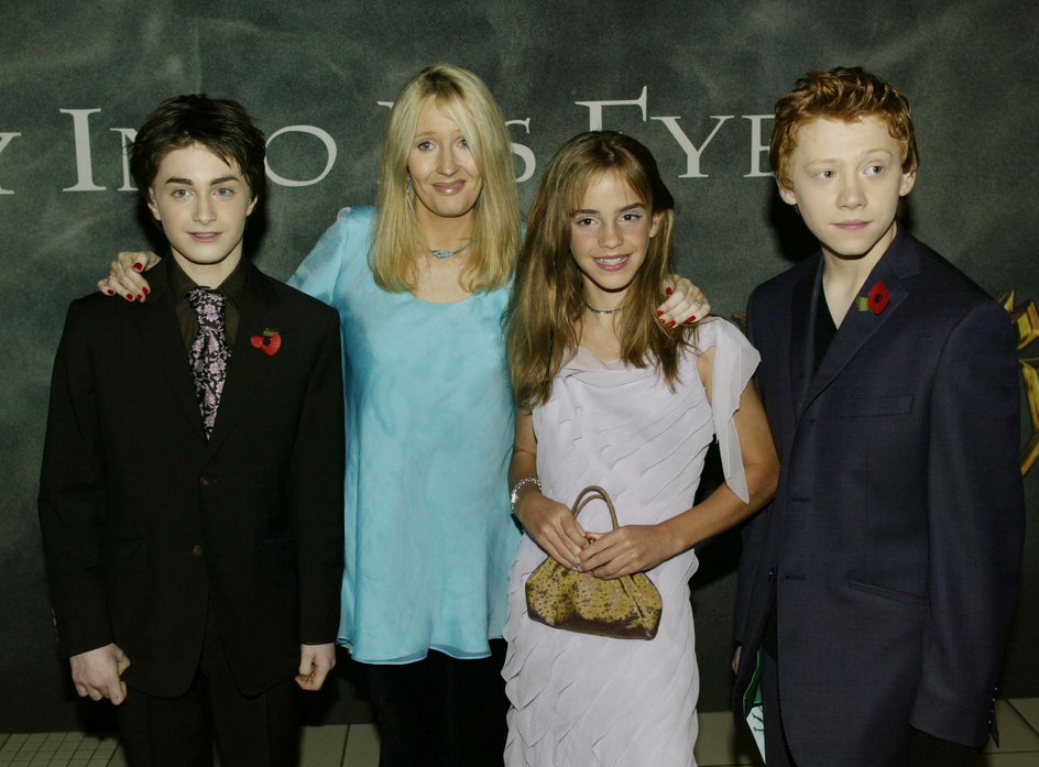 Daniel Radcliffe, J.K. Rowling, Emma Watson i Rupert Grint w 2002 r.