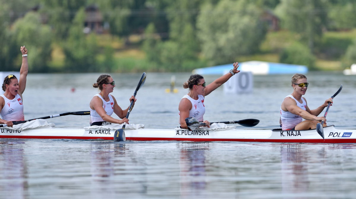 Karolina Naja, Anna Puławska, Adrianna Kąkol i Dominika Putto