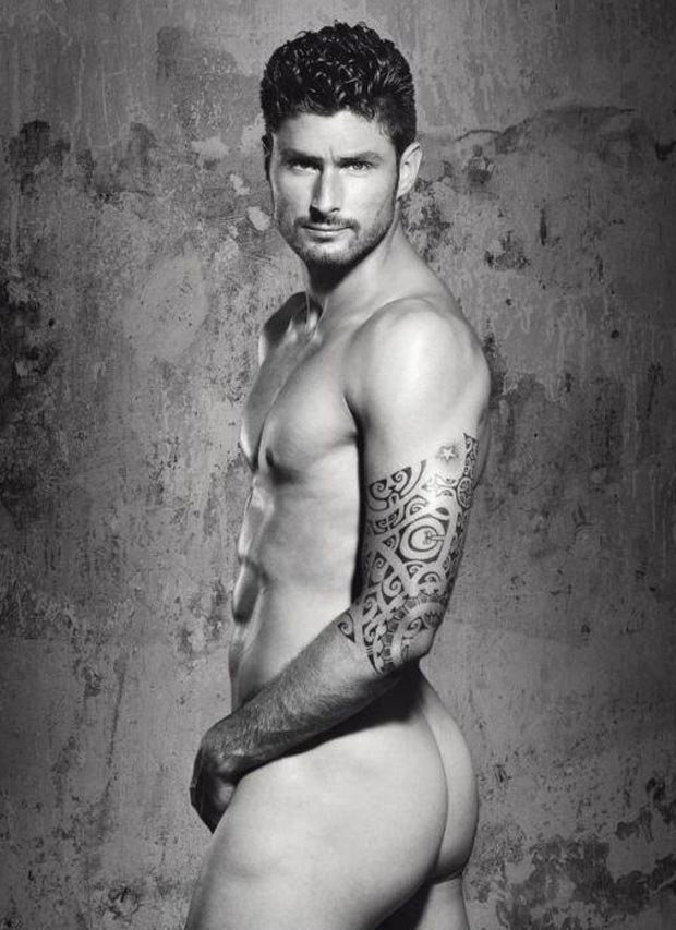 Olivier Giroud pozuje nago do charytatywnego kalendarza "Dieux du Stade"