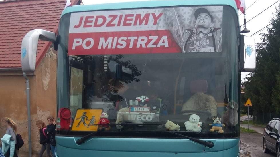 bus kibiców Bartosza Zmarzlika