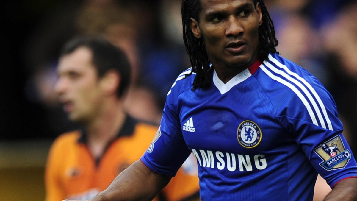 Florent Malouda w meczu z Wolverhampton