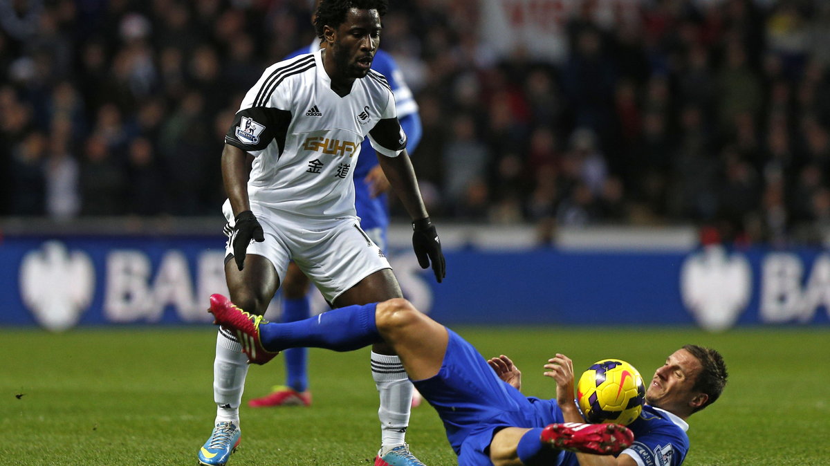 Phil Jagielka faulowany przez Emmanuela Adebayora