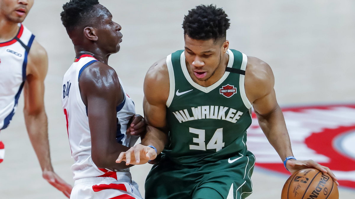 Giannis Antetokounmpo i Isaac Bonga