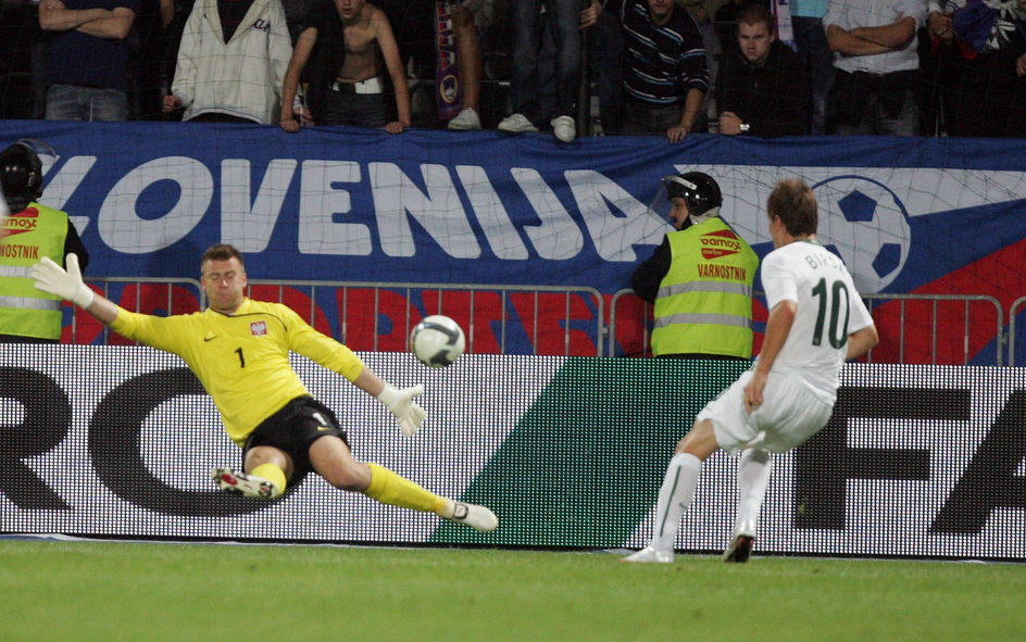 Artur Boruc w meczu ze Słowenią w 2009 r.