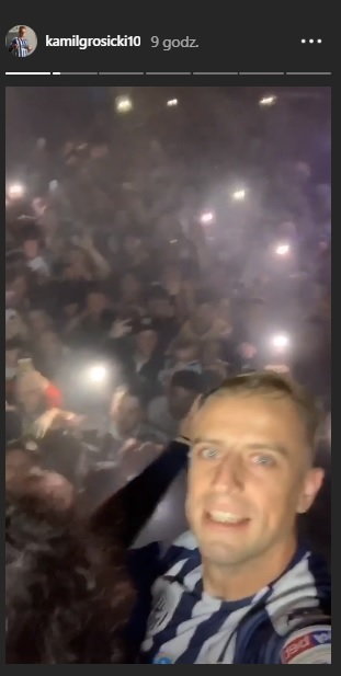 Kamil Grosicki świętował sukces z kibicami