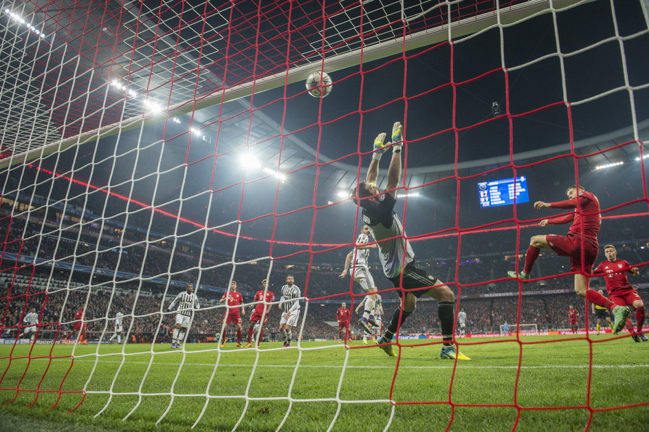 Gianluigi Buffon i Robert Lewandowski (16 marca 2016)