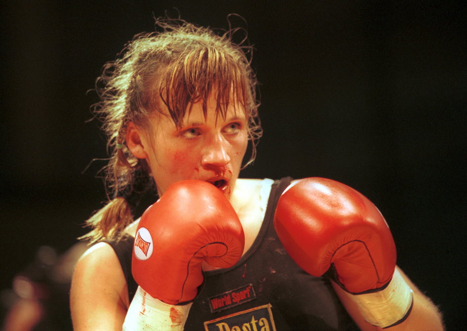 Iwona Guzowska podczas walki w Gliwicach w 1999 r.