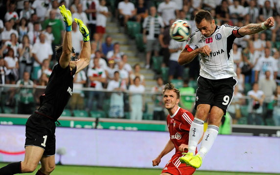 PIŁKARSKA EKSTRAKLASA LEGIA KONTRA GÓRNIK ZABRZE (Marek Saganowski Pavels Steinbors)