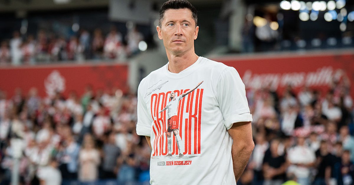 Gromy w kierunku Roberta Lewandowskiego. Były kadrowicz nie wytrzymał "W takim momencie?!"