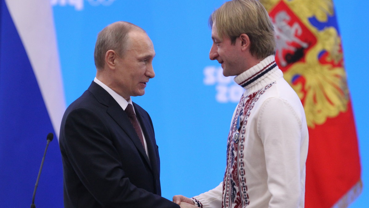 Władimir Putin i Jewgienij Pluszczenko podczas wręczenia nagród rosyjskim olimpijczykom w 2014 r.