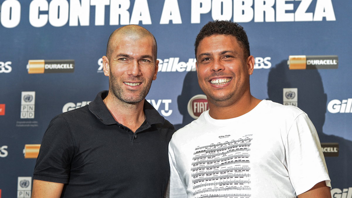 Zinedine Zidane i Ronaldo w trakcie konferencji prasowej w 2012 r.