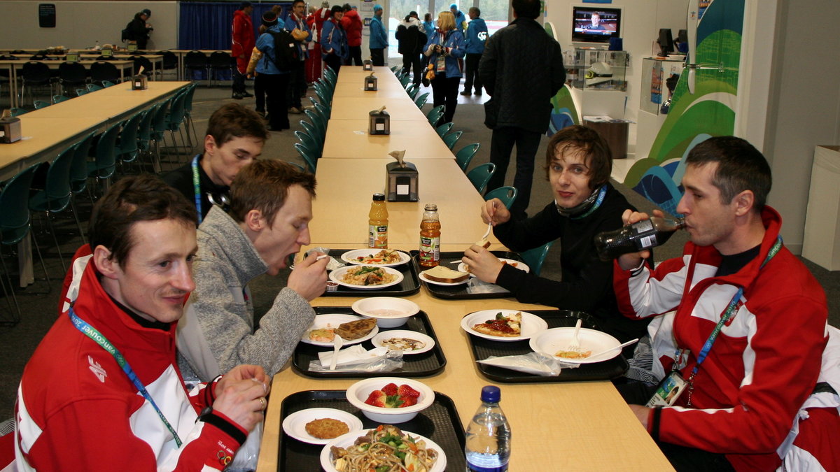 ZIO2010 ADAM MAŁYSZ W WIOSCE OLIMPIJSKIEJ. Fot. Marta Pietrewicz/PAP