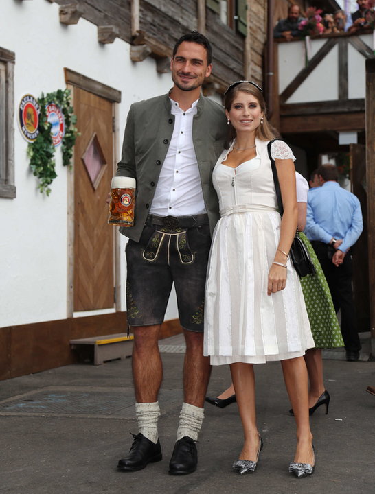 epa07076818 - GERMANY SOCCER BAYERN MUNICH OKTOBERFEST (FC Bayern Munich attends Oktoberfest)