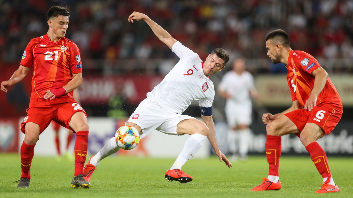 Robert Lewandowski w walce z Macedończykami