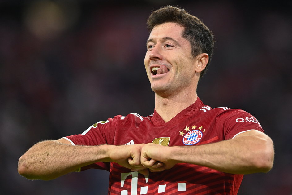 Robert Lewandowski bije kolejne rekordy w Bayernie, ale pod względem finansowym nie może się równać z najlepszymi na świecie