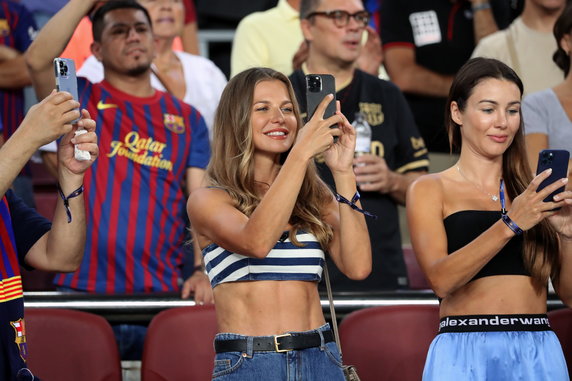 Anna Lewandowska na trybunach Camp Nou