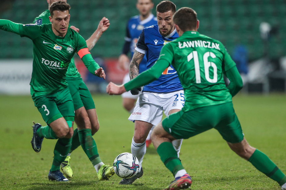 Warta Poznań dała się poznać w ekstraklasie jako drużyna grająca solidnie w defensywie. Trener Piotr Tworek przykładów upatruje m.in. w Atletico Madryt.