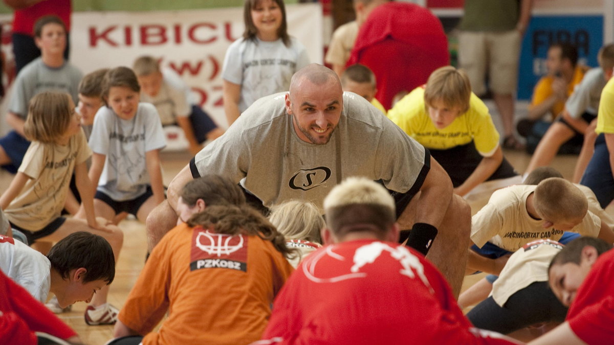 Trening z dziecmi ktory poprowadzil Marcin Gortat