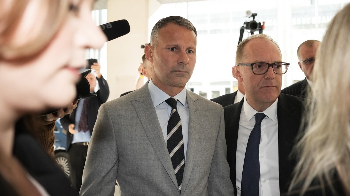 Ryan Giggs w drodze na rozprawę sądową