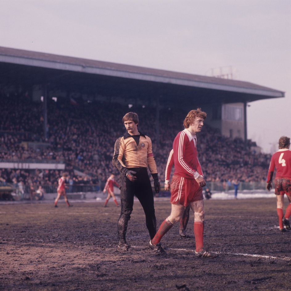 Zbigniew Boniek w barwach Widzewa Łódź (na pierwszym planie)