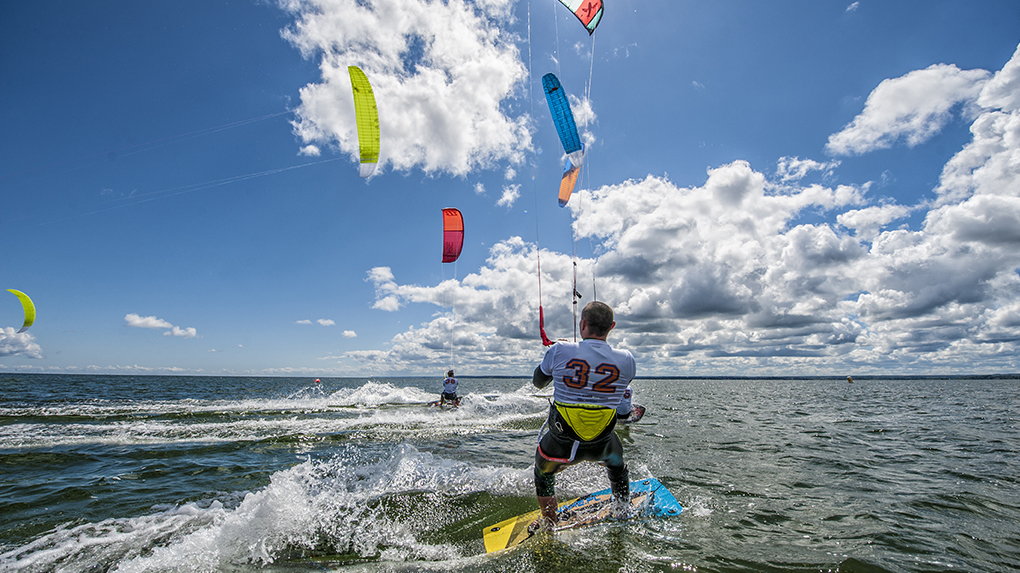 Kitesurfing