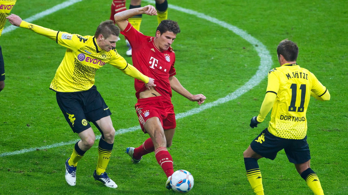 Łukasz Piszczek (L) i Mario Gomez (C)