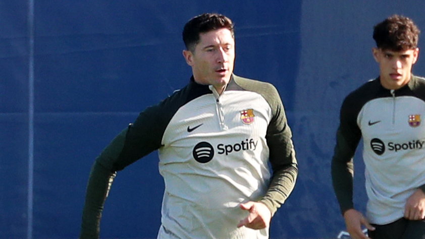 Robert Lewandowski podczas piątkowego treningu Barcelony