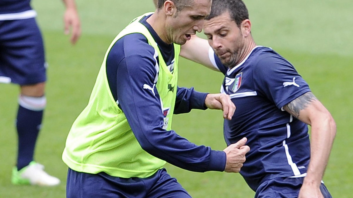 Giorgio Chiellini (L)