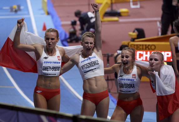 18304244 - LEKKOATLETYKA HALOWE MŚ W BIRMINGHAM (Justyna Święty-Ersetic Patrycja Wyciszkiewicz Aleksandra Gaworska Małgorzata Hołub-Kowalik)