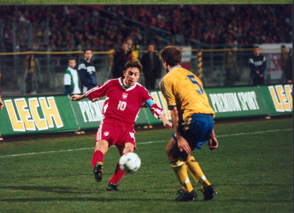 Jerzy Brzęczek w meczu ze Szwecją (1999)