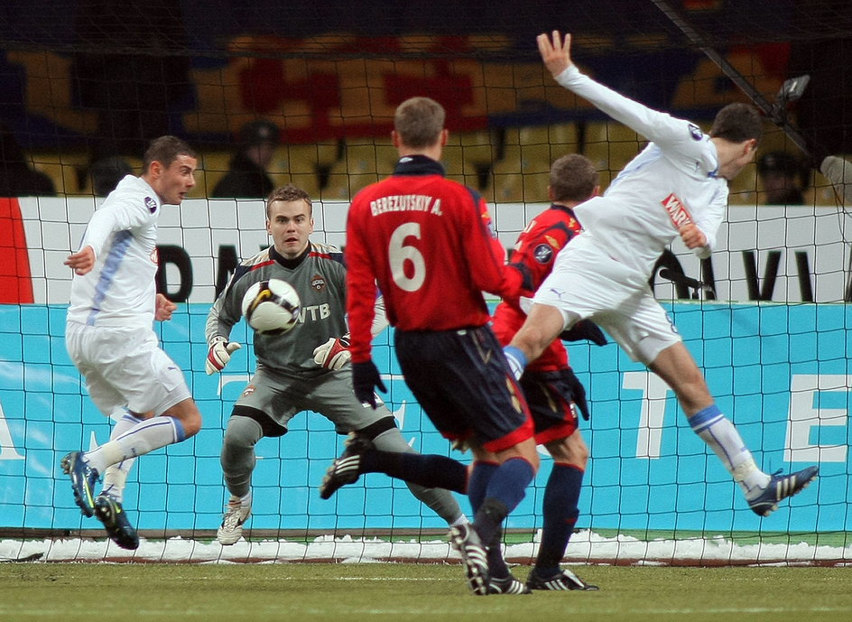 Robert Lewandowski i Igor Akinfiejew (Puchar UEFA)